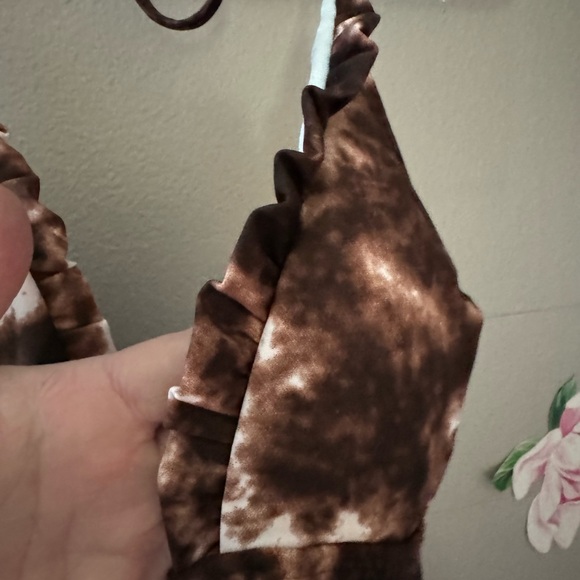 Women’s size medium one piece swim suit never worn - Picture 4 of 8